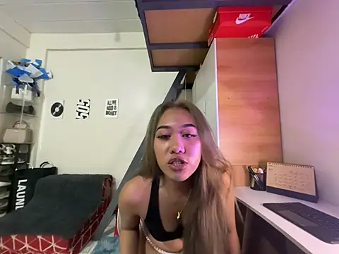 PinayLina18 live XXX chat