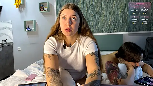 Show modela INSOMNIA_strip na web-kameri