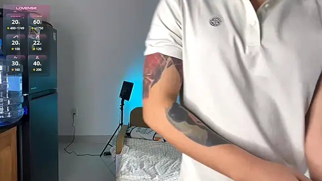 INSOMNIA_strip's Webcam Show