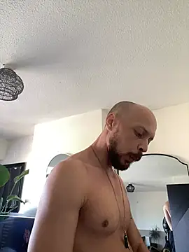 Show modela MattMiller28 na web-kameri
