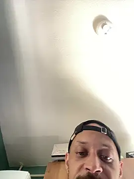 MattMiller28 Show in webcam