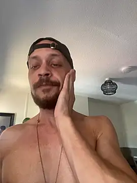 Show modela MattMiller28 na web-kameri