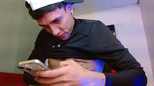 Webkamerová show alexgiraldo__