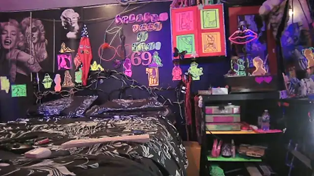Splash_Queen420 Show in webcam