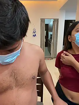 youngcoupleloverose Show in webcam