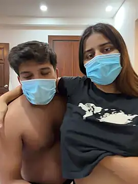 youngcoupleloverose Show in webcam