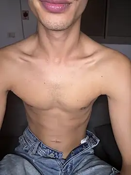 AdrianAfterDark: вебкам-шоу
