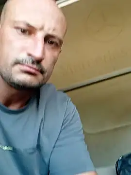 Show modela Aligator_90 na web-kameri