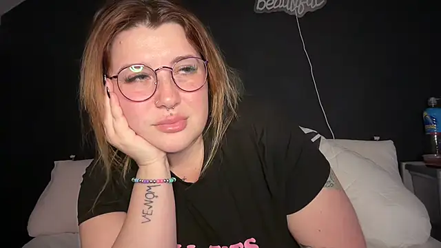 XXX chat uživo modela curvy_rosie69