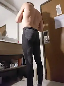 Abdominant1 Show in webcam