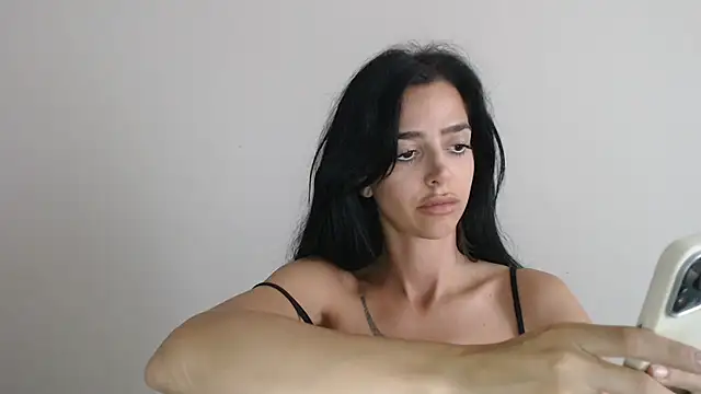 Show modela gglingeriee na web-kameri