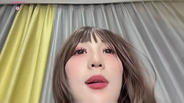 Yaya--728 Show in webcam