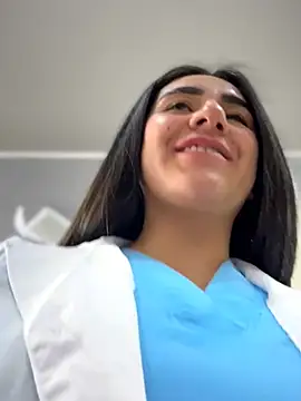 CAROLINE__07: διαδικτυακό σόου στην κάμερα