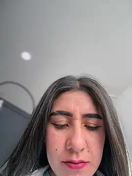 CAROLINE__07: διαδικτυακό σόου στην κάμερα