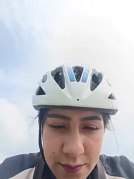 CAROLINE__07n Live XXX chat