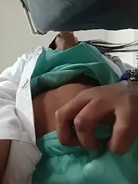 CAROLINE__07 – Kamerová šou
