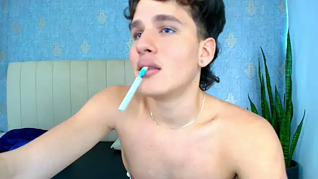 Pokazy przed kamerką – SEXYBOY_VC