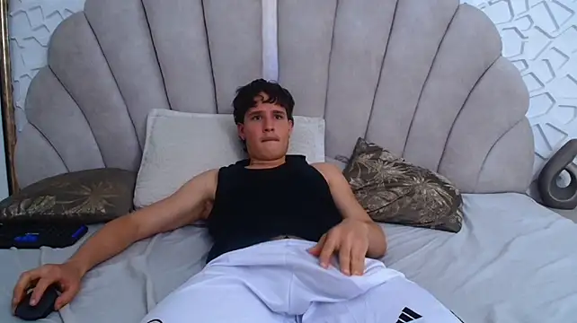 SEXYBOY_VC live XXX chat