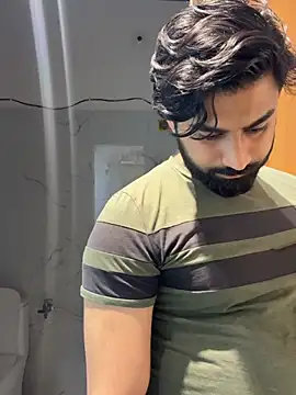 Royalboy_03: διαδικτυακό σόου στην κάμερα