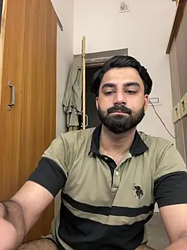 Royalboy_03: διαδικτυακό σόου στην κάμερα