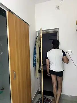 Royalboy_03: διαδικτυακό σόου στην κάμερα