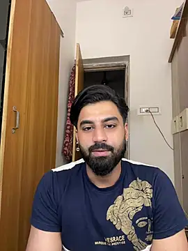 Royalboy_03: διαδικτυακό σόου στην κάμερα