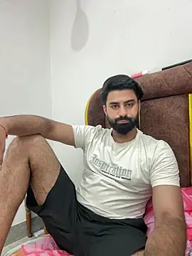 Royalboy_03: διαδικτυακό σόου στην κάμερα