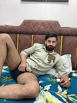Royalboy_03: διαδικτυακό σόου στην κάμερα