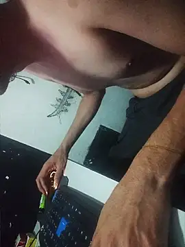 Show modela CassetteSonico na web-kameri