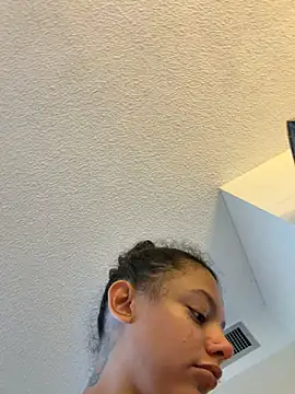 XXX chat uživo modela allybluee777