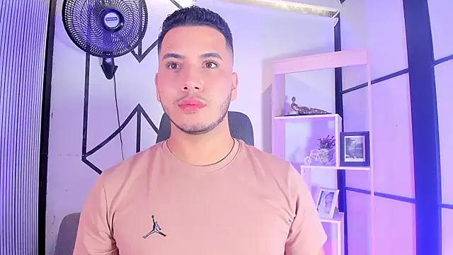 Show modela Axel_grey_ na web-kameri