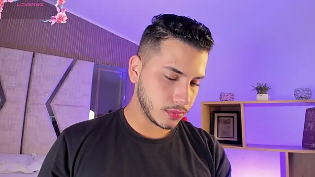 Axel_grey_: διαδικτυακό σόου στην κάμερα