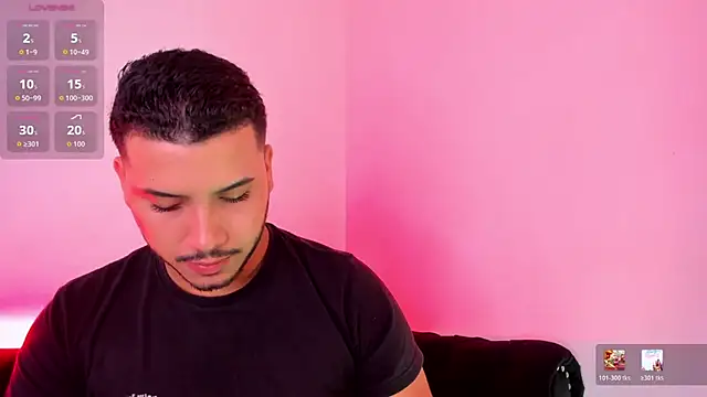 Axel_grey_: διαδικτυακό σόου στην κάμερα