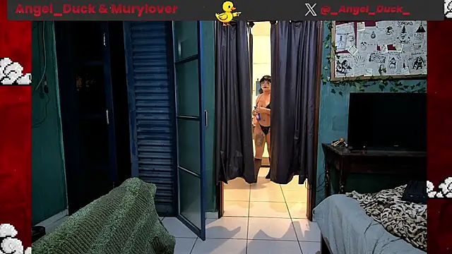 Angel_Duck: διαδικτυακό σόου στην κάμερα