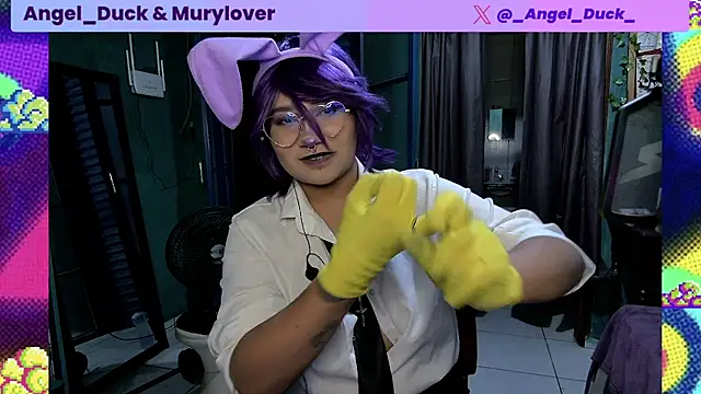 Angel_Duck élő XXX-chatje
