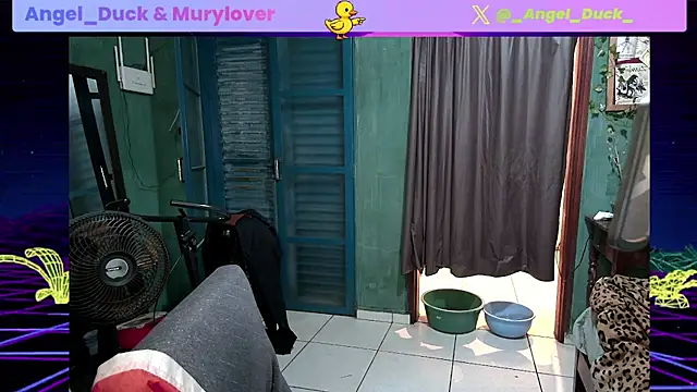 Angel_Duck Show in webcam