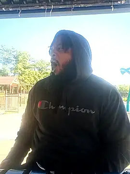 Longthickdick33 webkamerás műsora