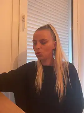 BrumeLove Adlı Modelin Canlı XXX Sohbeti