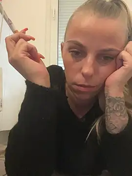 BrumeLove Pertunjukan Webcam