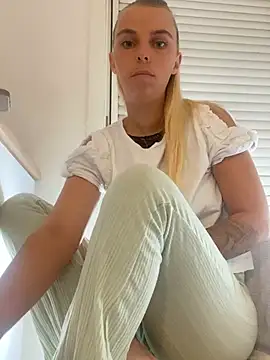 BrumeLove live XXX chat