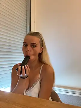 XXX chat uživo modela BrumeLove