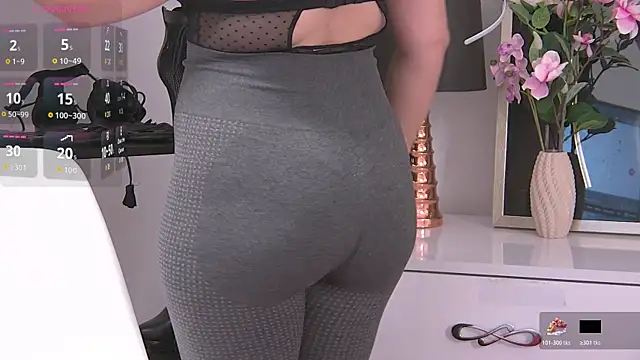 LolaButtie Adlı Modelin Web Kamerası Şovu