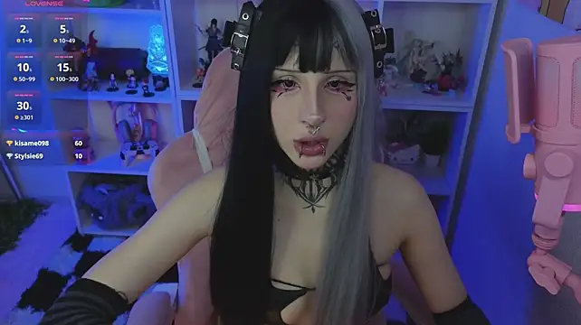 Nana_stolass Show in webcam