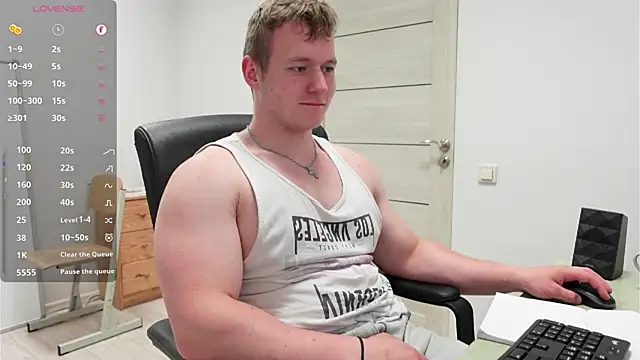 Richard_Dullas Show in webcam