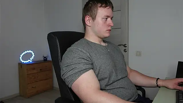 Richard_Dullas Show in webcam