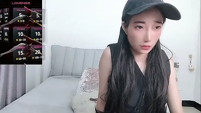 YIWA-2000's Live XXX Chat