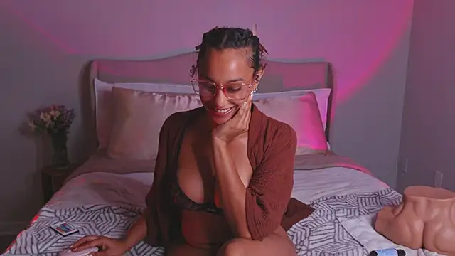 sexymsbrown: διαδικτυακό σόου στην κάμερα