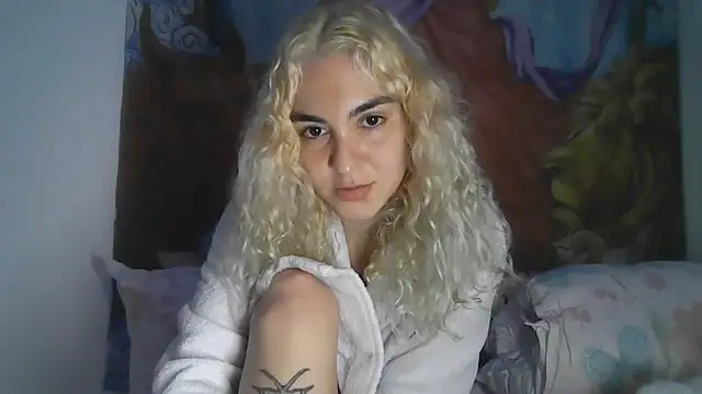 XXX chat uživo modela Apofenia
