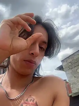 DannyPhantom555 Show in webcam