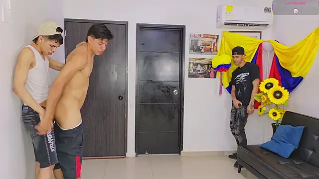 Show de Voyeurism_guyss na webcam